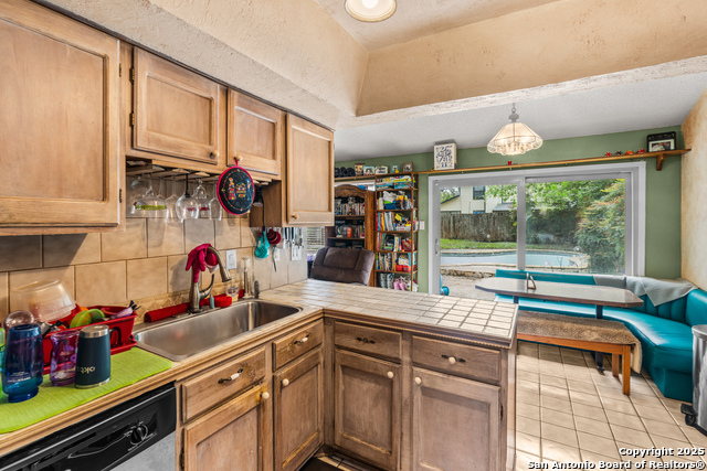 Image 5 of 17 For 8206 Evert  