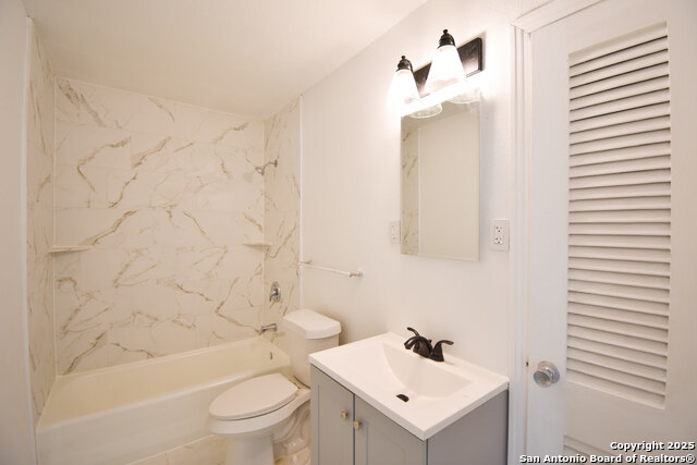 Listing photo id 10 for 466 E Palfrey