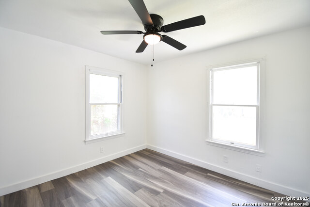 Listing photo id 11 for 466 E Palfrey