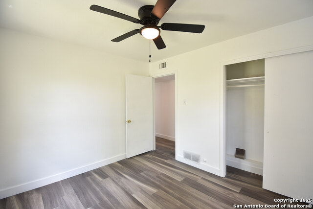 Listing photo id 12 for 466 E Palfrey