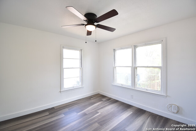 Listing photo id 13 for 466 E Palfrey