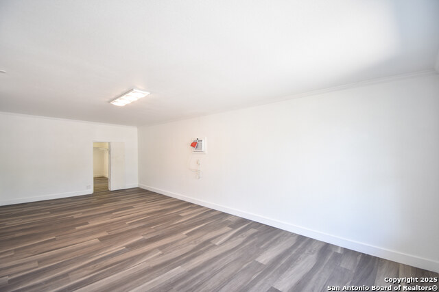 Listing photo id 15 for 466 E Palfrey