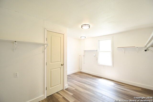 Listing photo id 17 for 466 E Palfrey