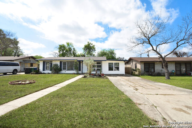 Listing photo id 0 for 466 E Palfrey