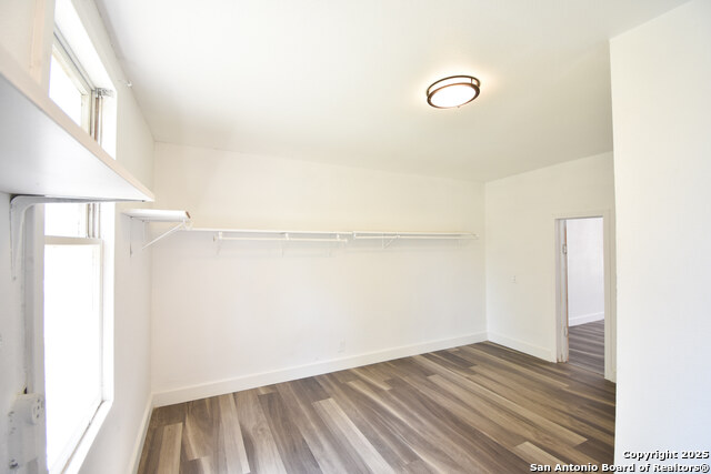 Listing photo id 18 for 466 E Palfrey