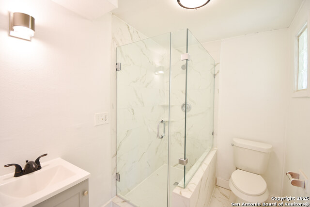 Listing photo id 21 for 466 E Palfrey