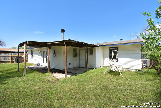 Listing photo id 23 for 466 E Palfrey