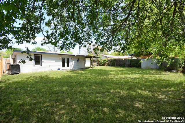 Listing photo id 24 for 466 E Palfrey