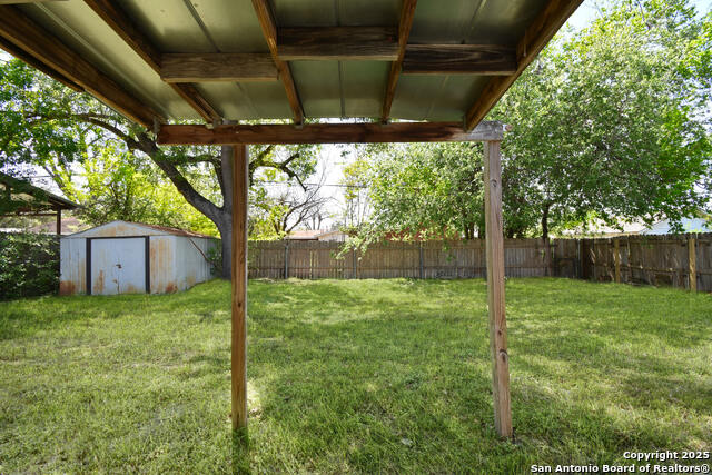 Listing photo id 25 for 466 E Palfrey