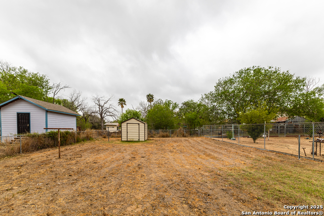 Image 9 of 9 For 525 Avenue D