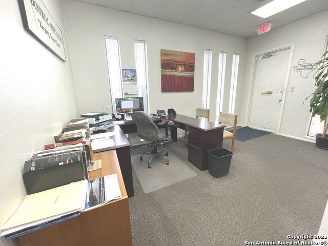 Listing photo id 11 for 4300 Sunshadow St