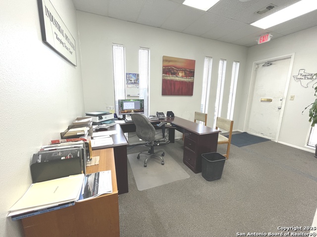 Listing photo id 12 for 4300 Sunshadow St