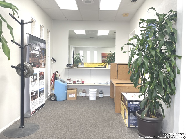 Listing photo id 13 for 4300 Sunshadow St