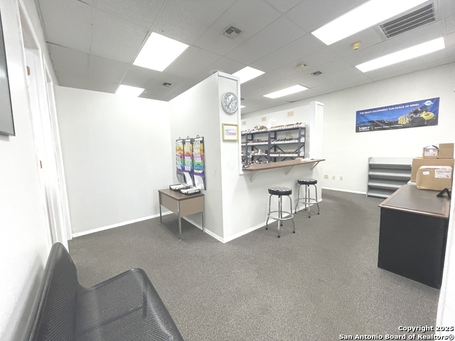 Listing photo id 16 for 4300 Sunshadow St