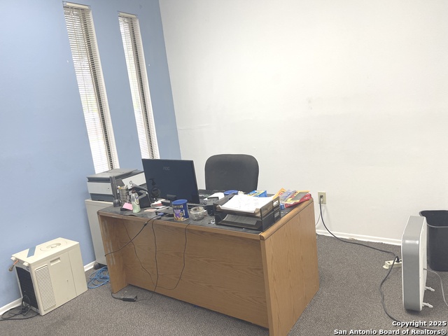 Listing photo id 19 for 4300 Sunshadow St