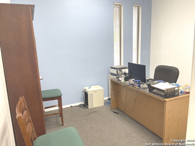 Listing photo id 20 for 4300 Sunshadow St