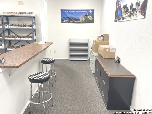 Listing photo id 23 for 4300 Sunshadow St