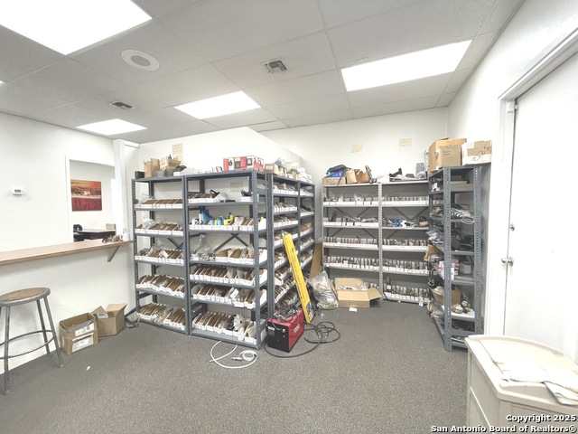 Listing photo id 29 for 4300 Sunshadow St