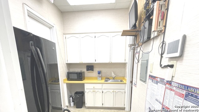 Listing photo id 30 for 4300 Sunshadow St