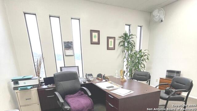 Listing photo id 33 for 4300 Sunshadow St