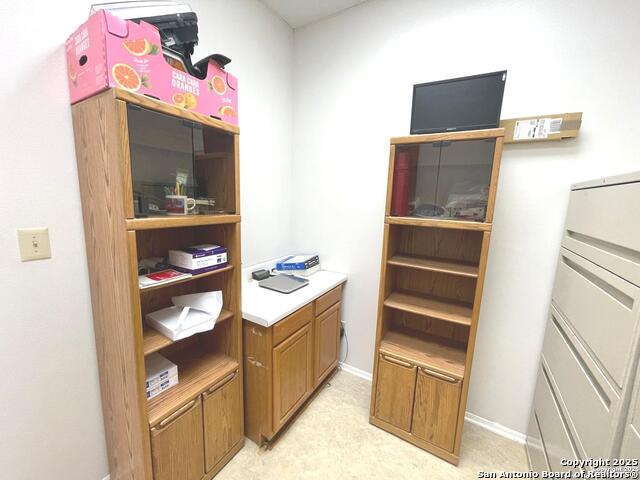 Listing photo id 39 for 4300 Sunshadow St