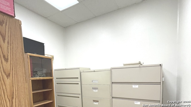 Listing photo id 41 for 4300 Sunshadow St