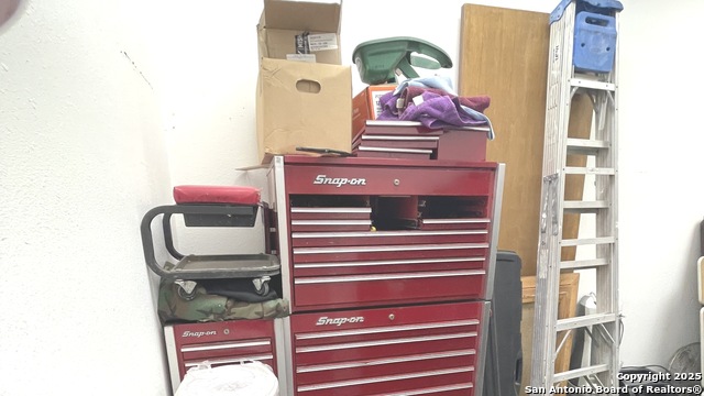 Listing photo id 43 for 4300 Sunshadow St