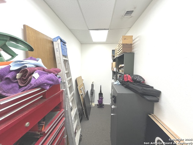 Listing photo id 46 for 4300 Sunshadow St