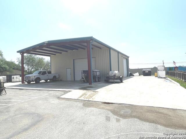 Listing photo id 48 for 4300 Sunshadow St