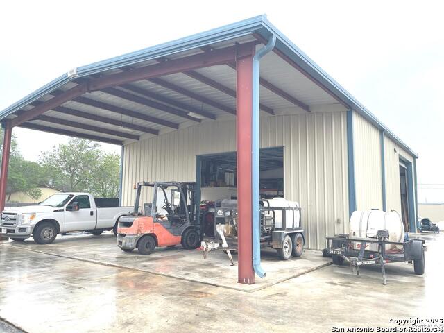 Listing photo id 50 for 4300 Sunshadow St