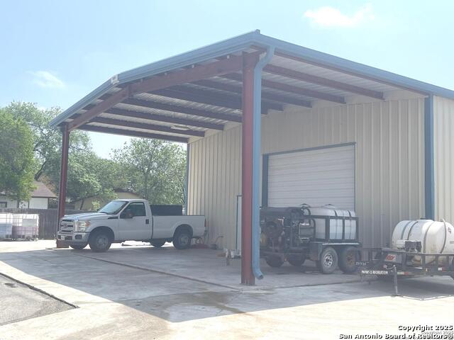Listing photo id 52 for 4300 Sunshadow St
