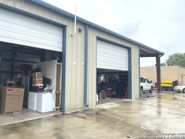 Listing photo id 57 for 4300 Sunshadow St