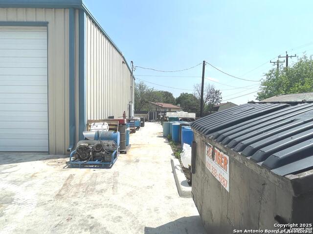 Listing photo id 58 for 4300 Sunshadow St
