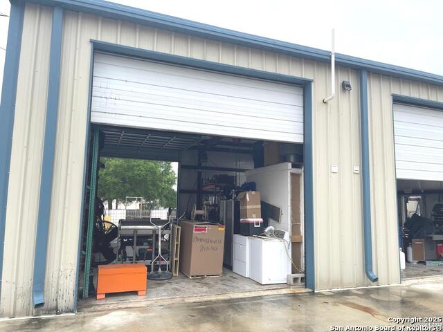 Listing photo id 60 for 4300 Sunshadow St