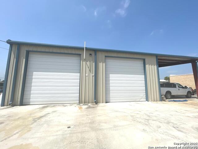 Listing photo id 62 for 4300 Sunshadow St