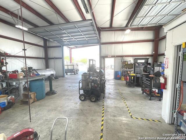 Listing photo id 65 for 4300 Sunshadow St