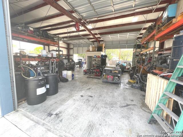 Listing photo id 67 for 4300 Sunshadow St
