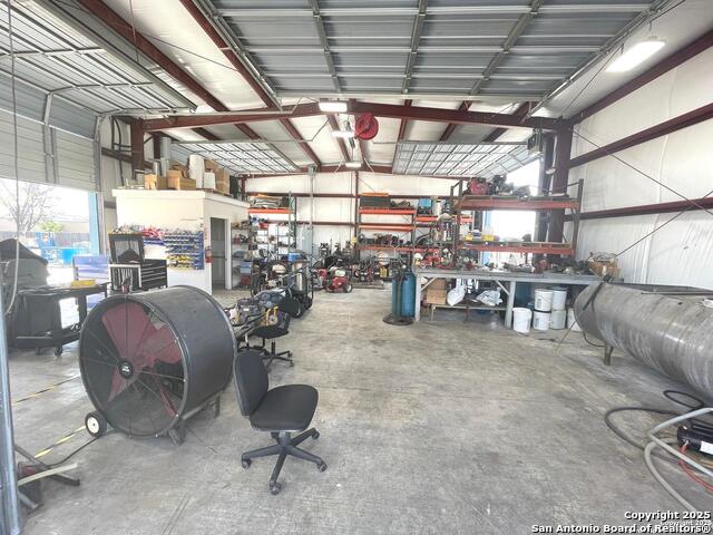 Listing photo id 68 for 4300 Sunshadow St