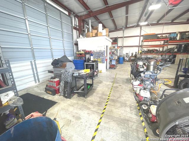 Listing photo id 71 for 4300 Sunshadow St
