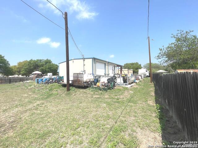 Listing photo id 73 for 4300 Sunshadow St