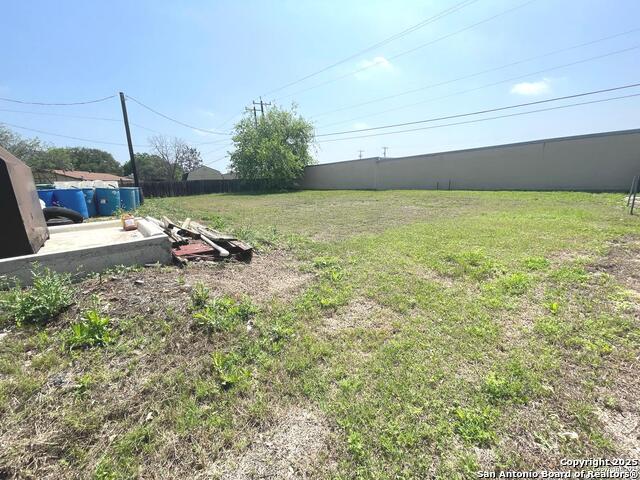 Listing photo id 74 for 4300 Sunshadow St