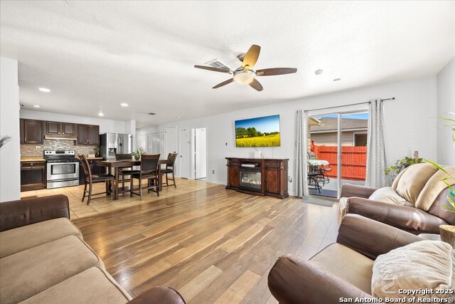 Listing photo id 14 for 3418 Marble Spur