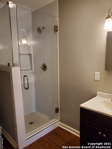 Image 3 of 6 For 1024 Woodlawn Ave W 5