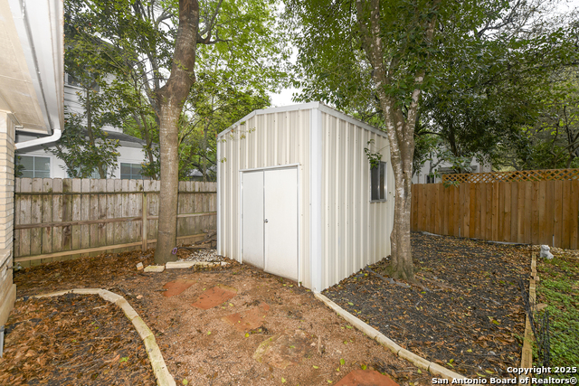 Image 33 of 36 For 14743 Oak Briar