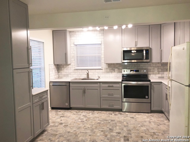 Image 4 of 19 For 217 Kronkosky St E