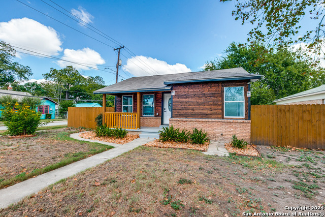 Listing photo id 0 for 259 Drake Ave