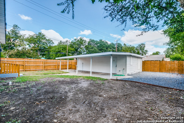 Listing photo id 20 for 259 Drake Ave