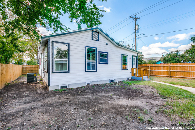 Listing photo id 21 for 259 Drake Ave