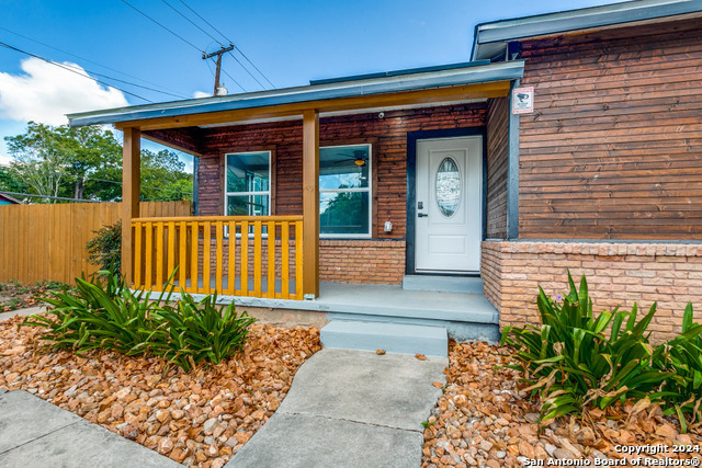 Listing photo id 1 for 259 Drake Ave