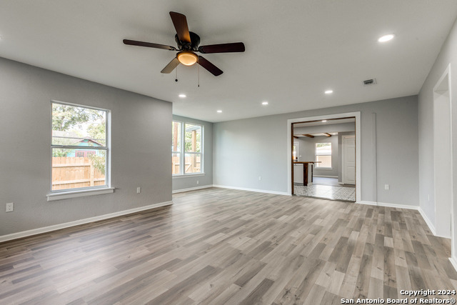 Listing photo id 4 for 259 Drake Ave